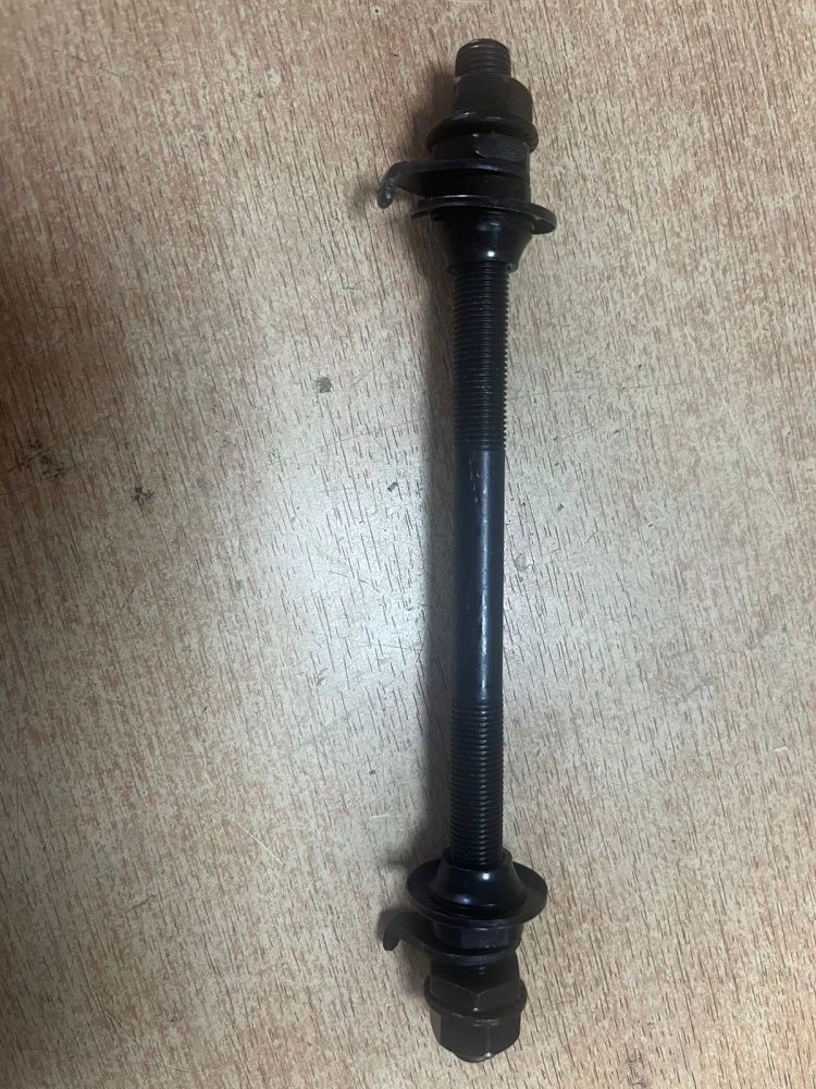 Ось втулки переднего колеса, конусы с пыльниками (FAT BIKE) (3/8"-10*175мм)Черный