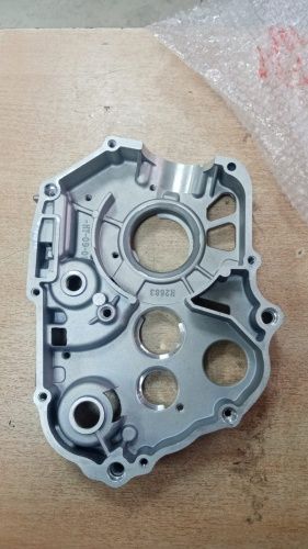 153FMI185 Правая половина двигателя