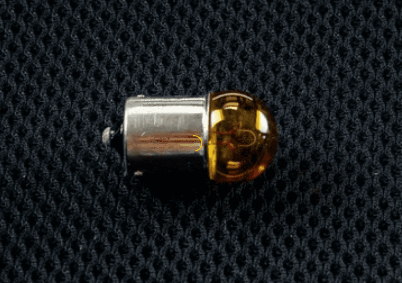 Лампа 12V10W G18/BA15S (в указатели поворотов желтые)